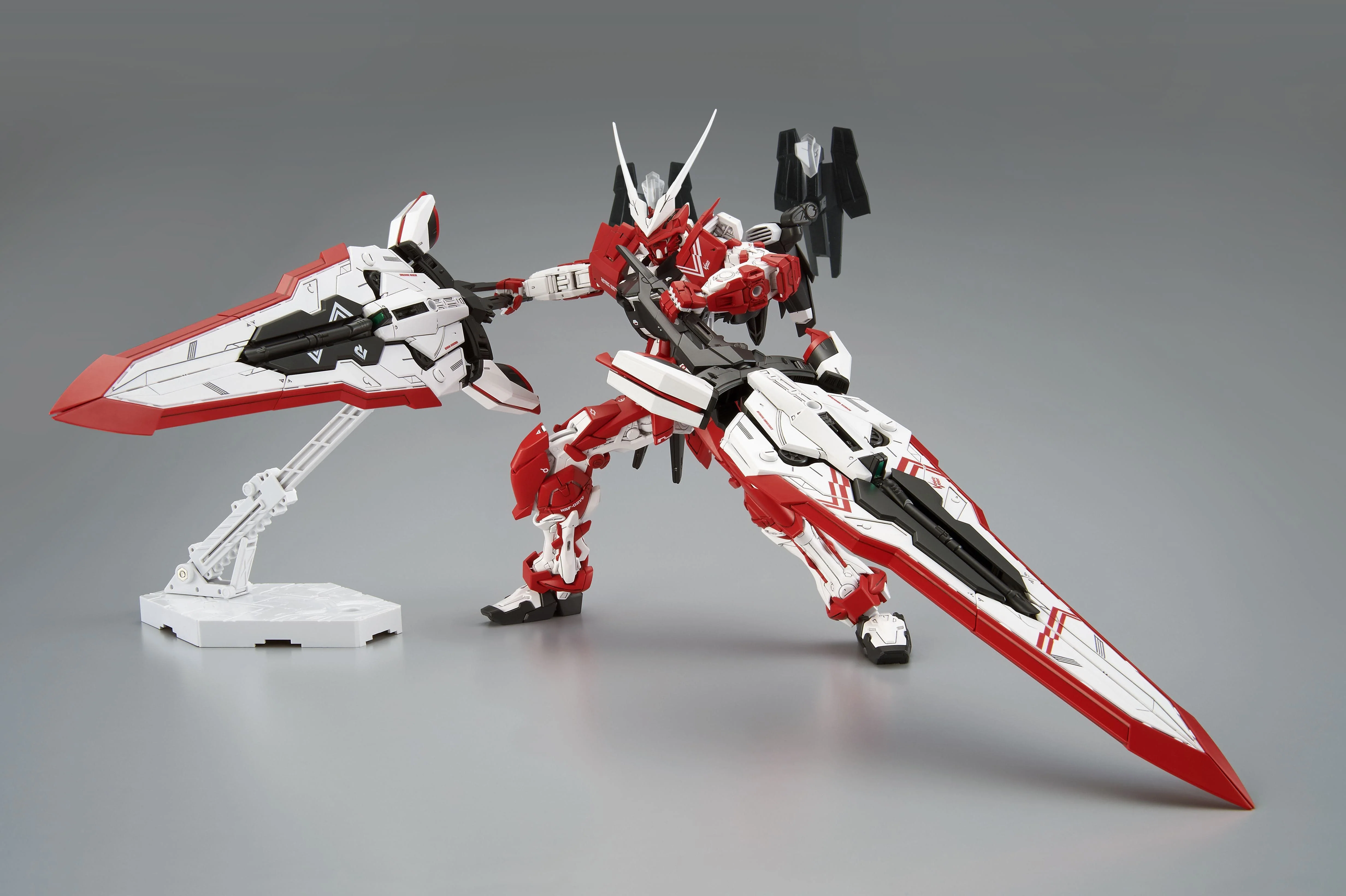 Gunpla MG 1/100 MF-02VV Gundam Astray Turn Red - Image 7